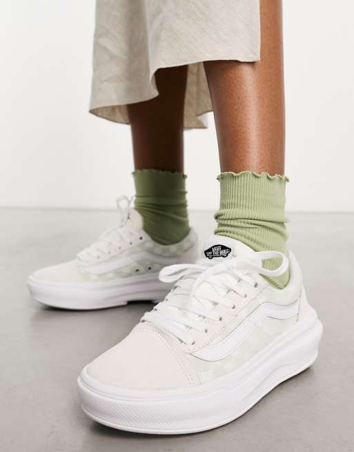 Vans – Old Skool Overt – Białe buty sportowe w szachownicę 