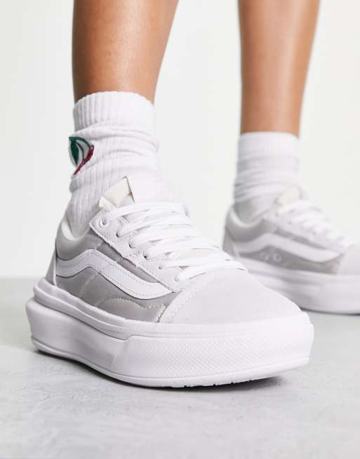 Vans – Old Skool Overt – Buty sportowe w kolorze jasnoszarym i białym , 3 z 4