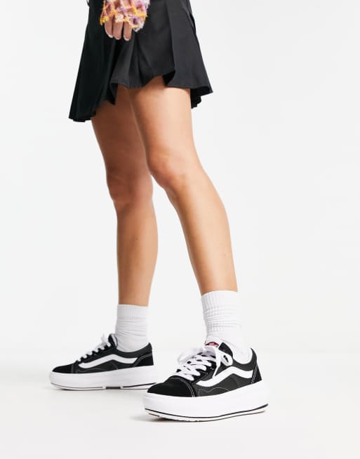 Vans – Old Skool Overt – Sneaker in Schwarz und Weiß 