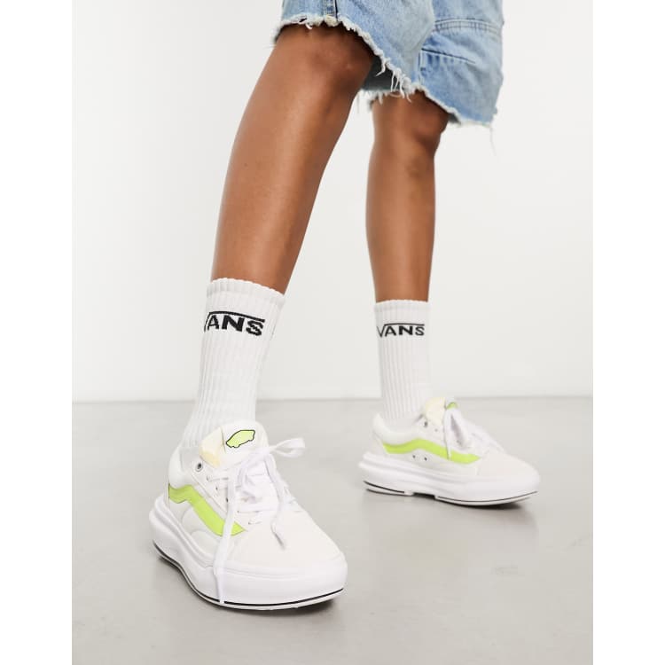 Vans Old overt sneakers in white with pop stripe | ASOS