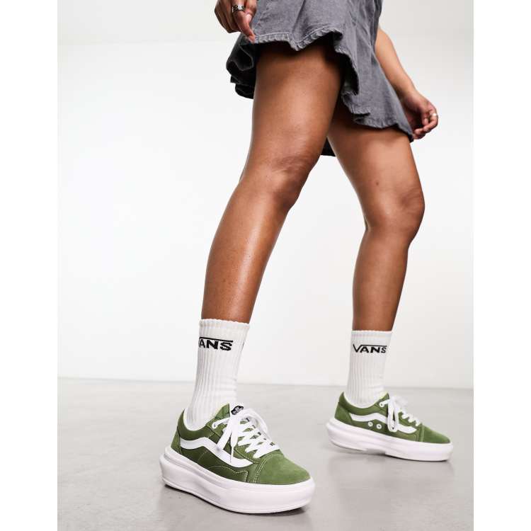 Slip on vans hot sale with nike socks