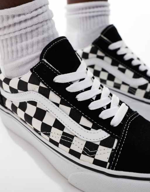 Vans Old Skool Plateau Sneaker mit Schachbrettmuster in Schwarz und WeiB