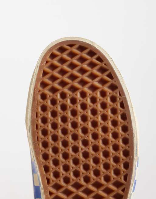 Vans Old Skool sneakers met dambordpatroon in blauw en wit, 4 van 5