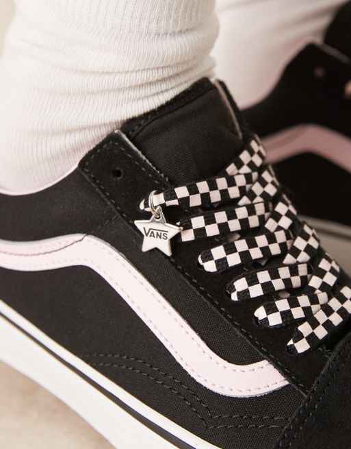 Vans - Old Skool - Sorte og lyserøde sneakers med print på snørebåndene og vedhængsdetalje, 3 af 5