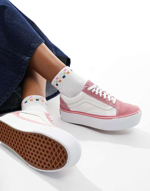 Pink and white vans hot sale outfit