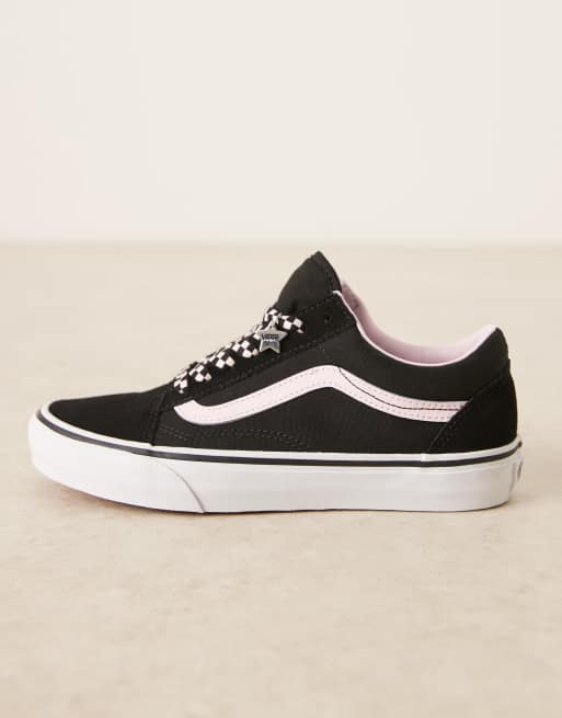 Vans – Old Skool – Svarta, rosa sneakers med mönstrade skosnören och hängsmycke, 2 av 5