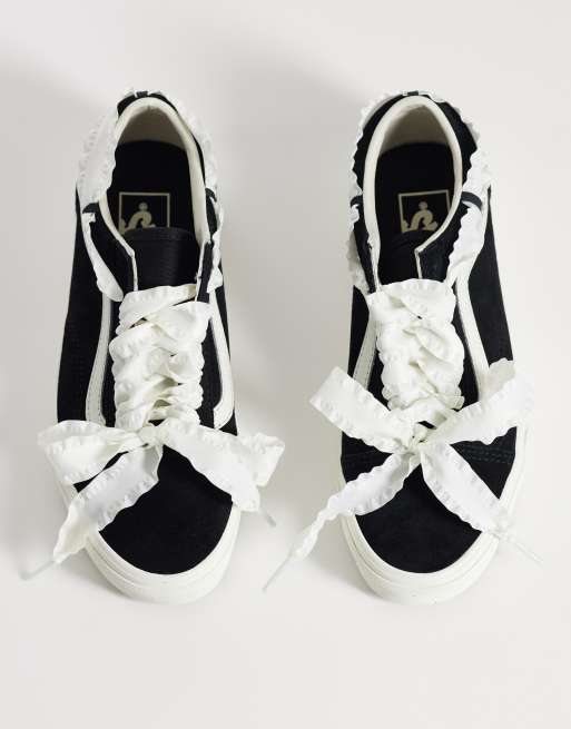 Vans Old Skool trainers in black and white with lace detail, 2 of 5