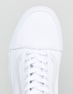 vans old skool trainers in white vd3hw00