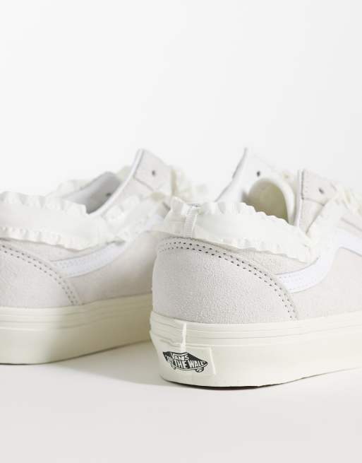 Vans Old Skool trainers in white with lace detail, 5 of 5