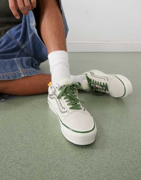 Vans - Premium - Old skool sneakers met bedels in crème - view 1