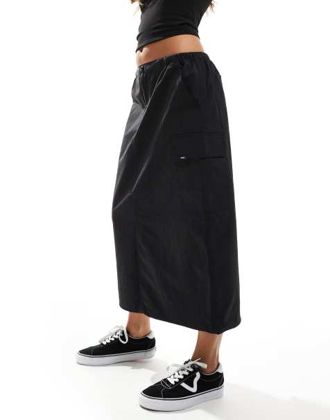 Vans riley parachute cargo skirt in black