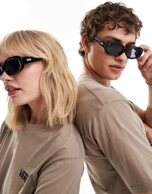Vans Showstopper sunglasses in black, 4 of 4