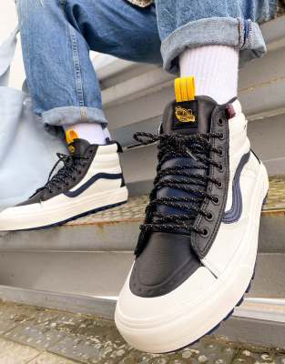black canvas sk8 hi
