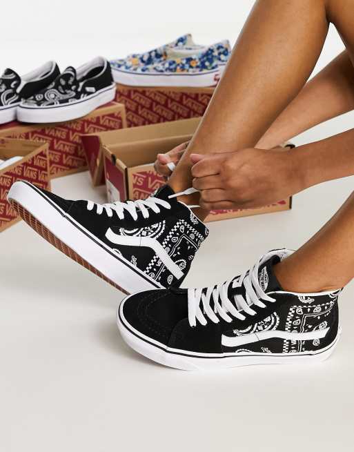 Vans – SK8-Hi – Sneaker in Schwarz und Weiß mit Paisleymuster und Peace-Zeichendetails , 4 von 4