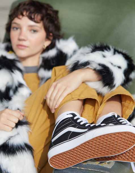 Vans with fur hot sale on inside