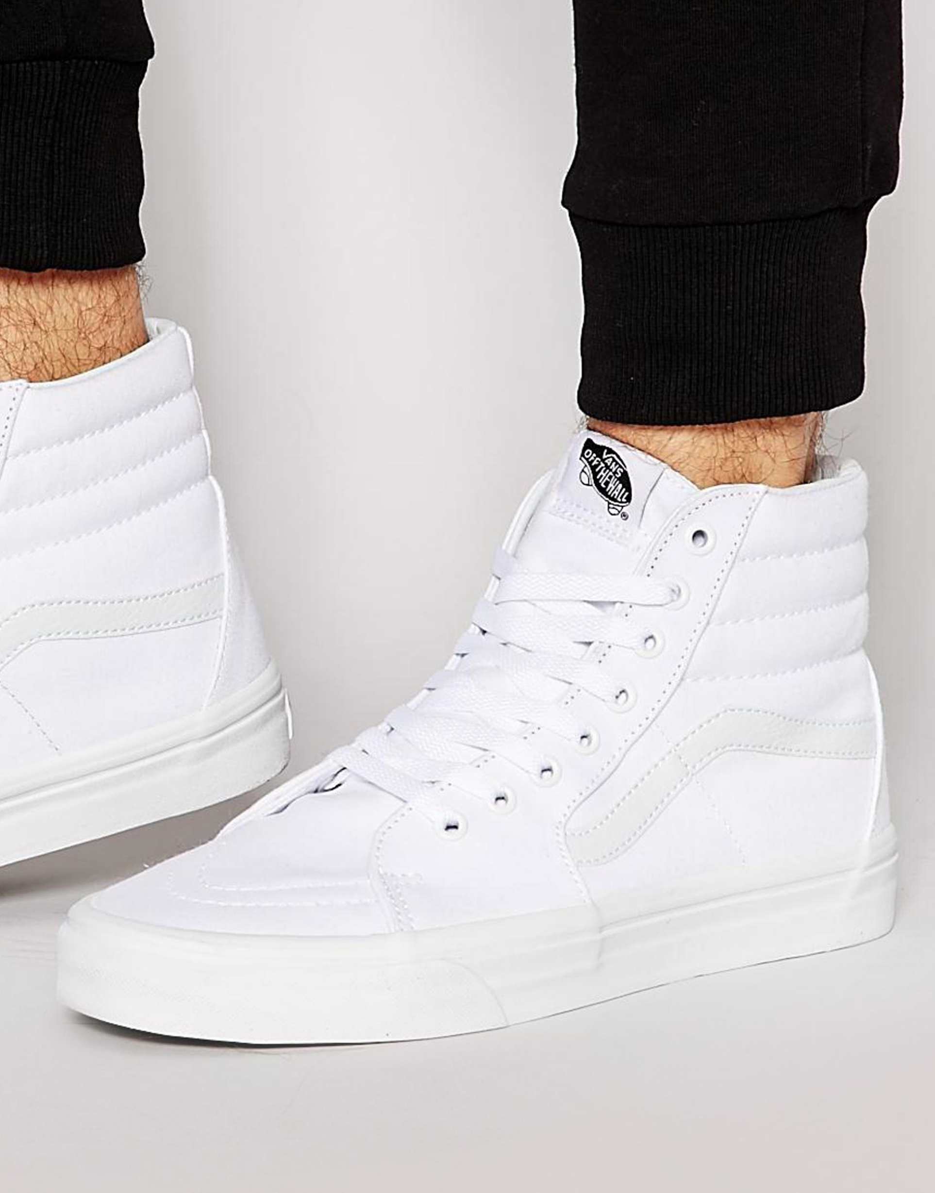 Hi white. Высокие белые кроссовки vans sk8. Vans sk8 Hi белые. Белые кроссовки vans sk8. Кеды Ванс белые мужские высокие.