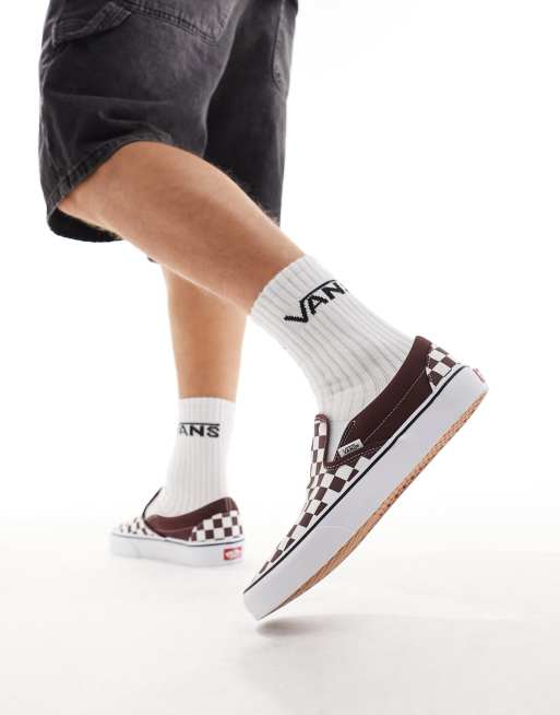 Checkered vans shop with nike socks