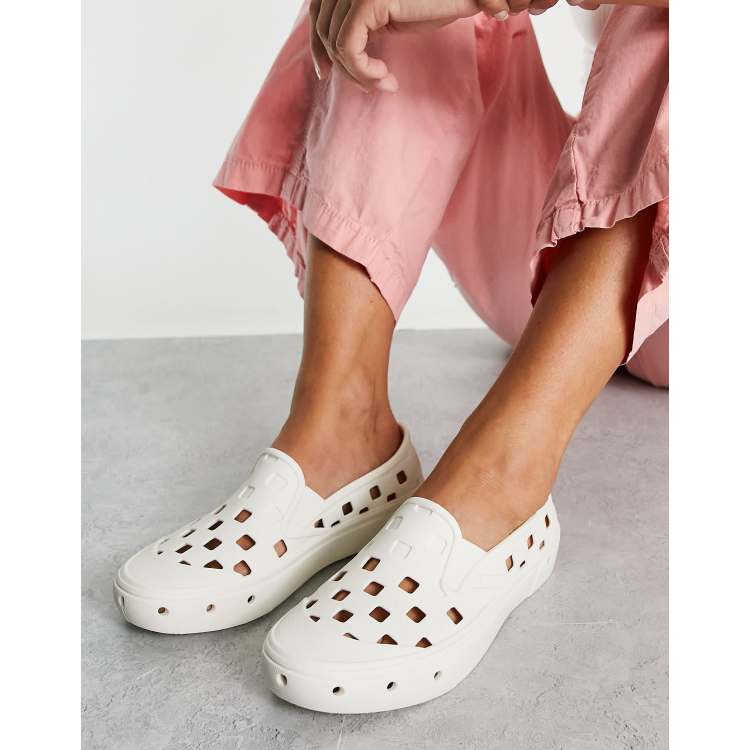 Slip-On rubber checkerboard slippers in white ASOS