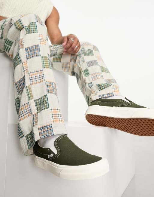 Vans Slip On VR3 trainers in grape leaf, 3 of 4