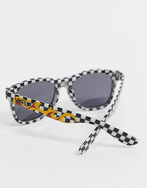 Vans – Spicoli 4 – Sonnenbrille mit Schachbrett- und Flammendesign in  Schwarz/Weiß | ASOS