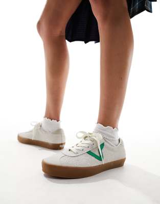 Vans Sport Low Sneakers In Cream With Green Detail In Gum Sole-white