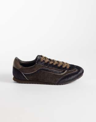 Vans Super Low Pro sneakers in black and brown