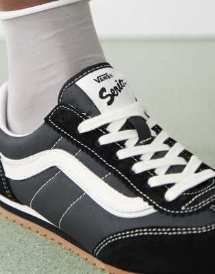 Vans Super Lowpro sneakers in black and white | ASOS