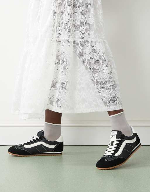 Vans Super Lowpro sneakers in black and white | ASOS