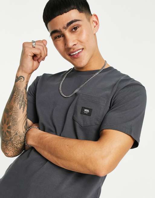 Vans - T-shirt avec écusson tissé sur la poche - Gris