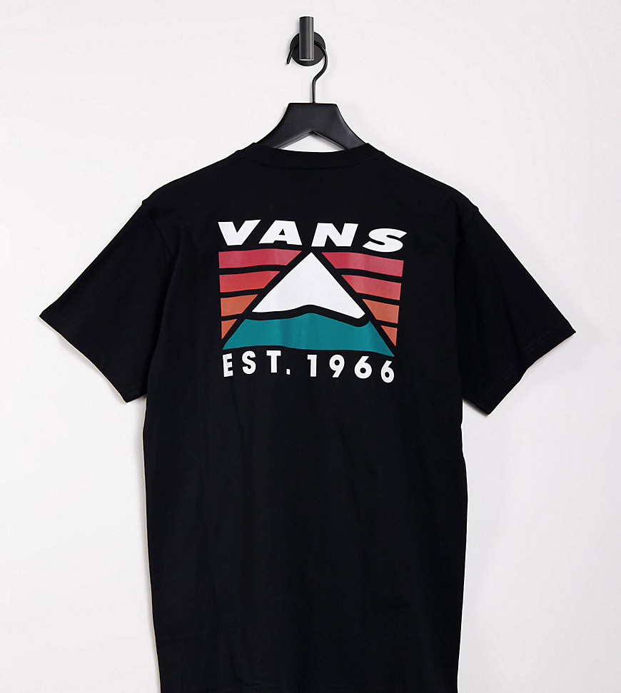 Vans - T-shirt met bergprint op de achterkant in zwart, exclusief bij ASOS