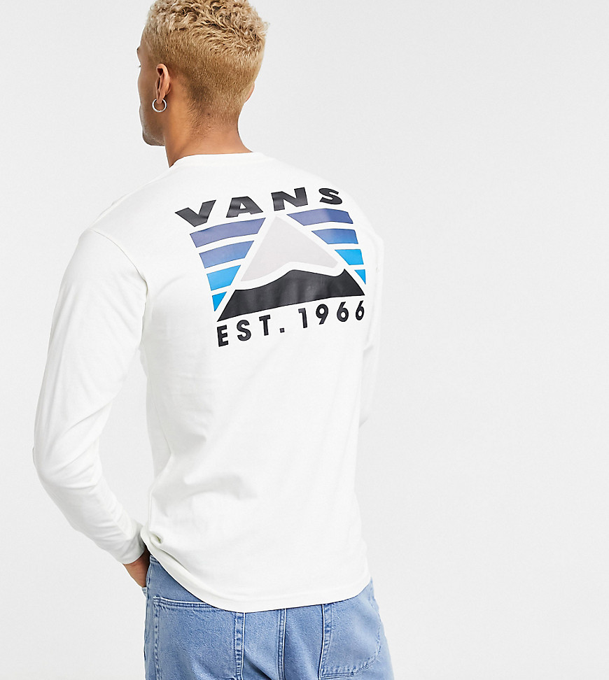 Vans - T-shirt met lange mouwen en bergprint op achterkant in crème, exclusief bij ASOS-Wit