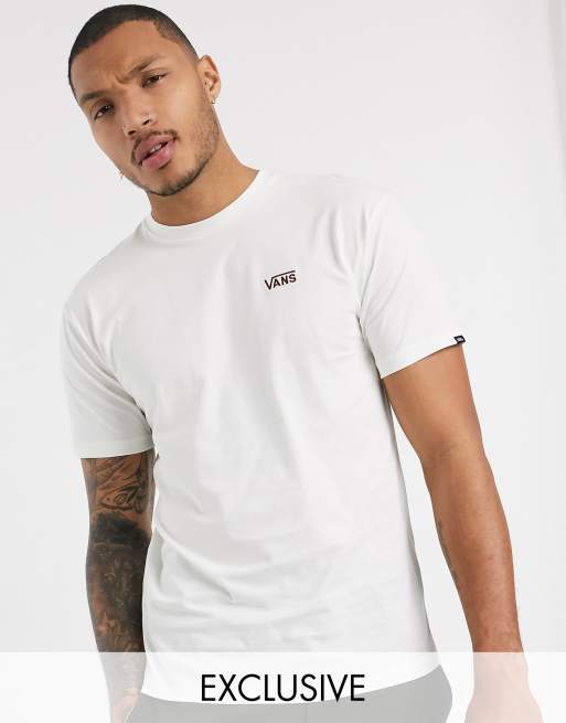 Vans - T-shirt met logo links op de borst in crème, exclusief bij ASOS