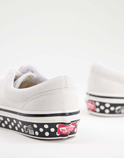 Vans - UA Era 95 - Sneakers in camoscio bianco con suola stampata a pois, 3 di 4