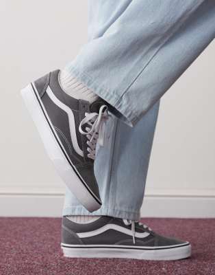 Vans Ua Old Skool Sneakers In Gray