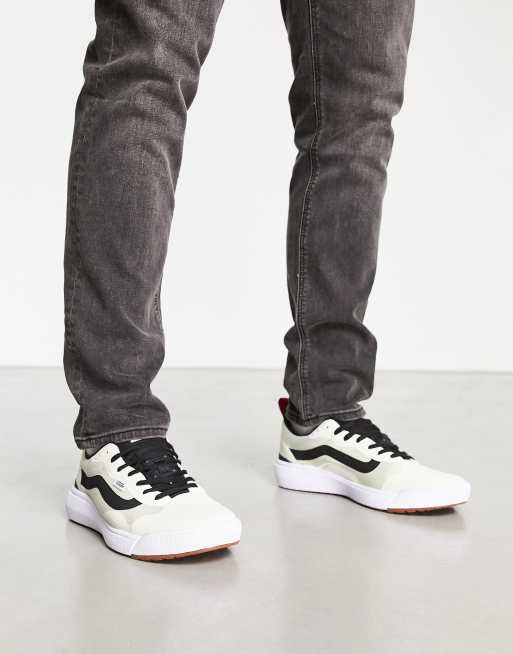 Vans Ultra Range sneakers in white and black, 4 of 4