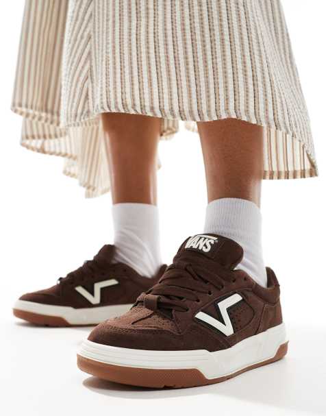 Vans – Upland – Klobige Wildleder-Sneaker in Dunkelbraun - view 1