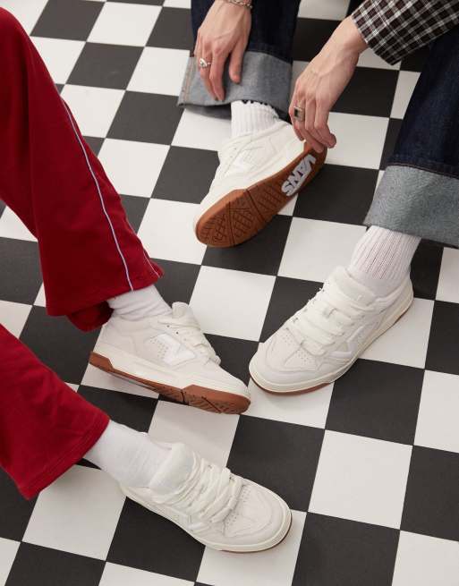 Vans - Upland - Suède sneakers met dikke zool en reflecterend hielstuk in gebroken wit, 2 van 4