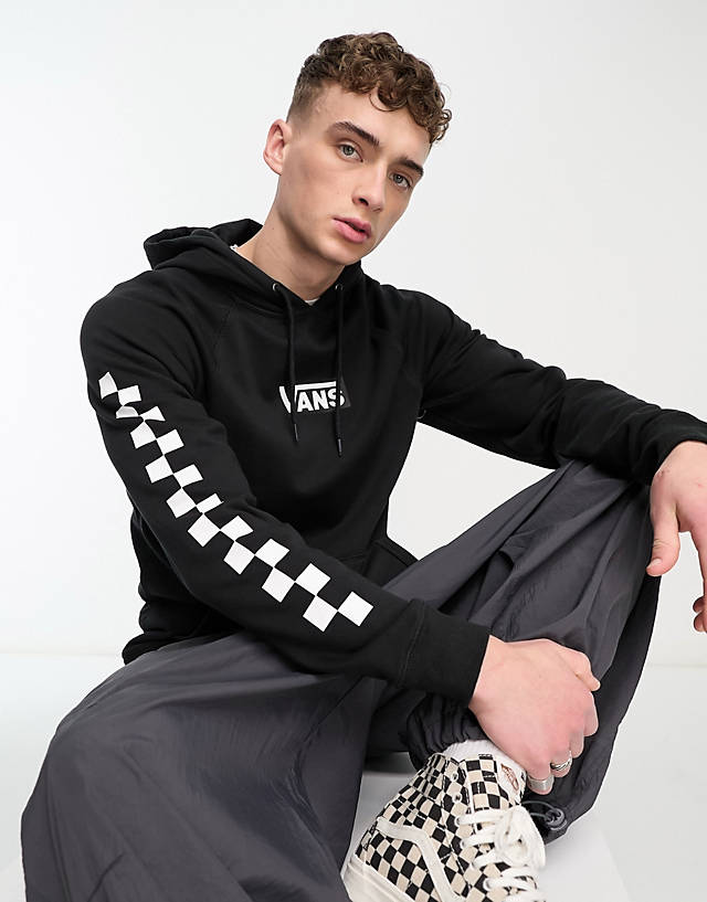 Vans - versa standard hoodie with central logo in black