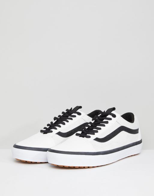 The north outlet face vans white