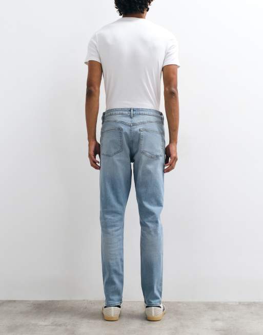 Vaqueros ajustados con lavado azul claro de ASOS DESIGN, 2 de 5