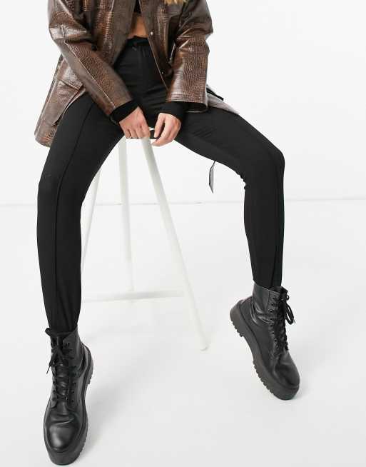 Vaqueros ajustados con lavado negro estilo fuseau de ASOS DESIGN