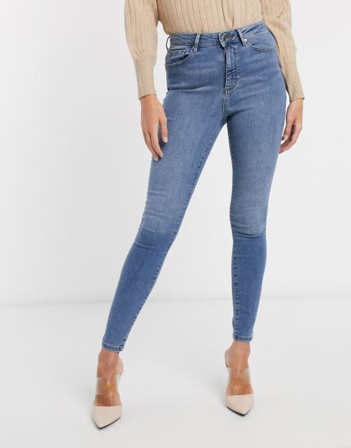 Vaqueros ajustados de talle alto en azul claro de Vero Moda