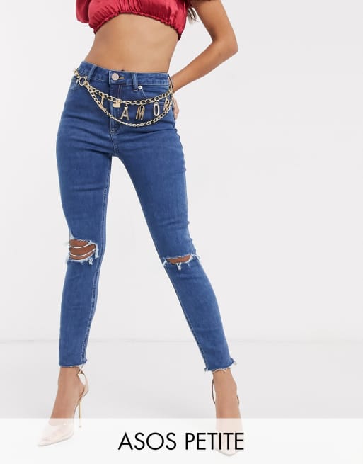 Vaqueros ajustados de talle alto en azul lavado medio intenso con roturas y bajo sin rematar Ridley de ASOS DESIGN Petite