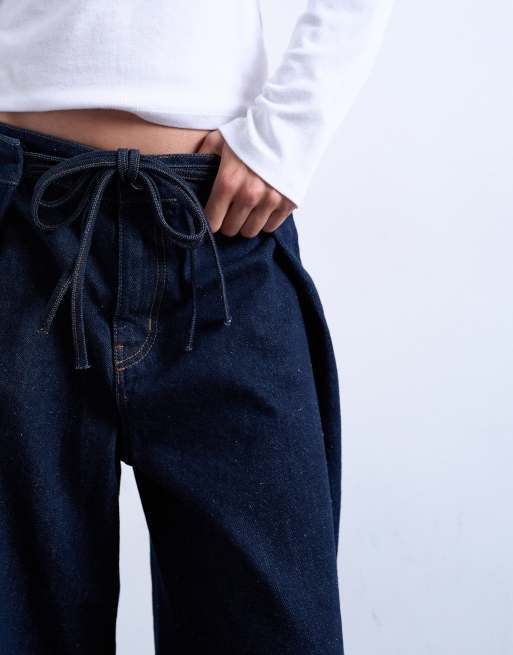Vaqueros azul añil con lazada delantera y pinzas muy marcadas de Topshop, 5 de 5