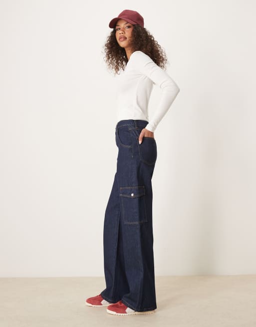 Vaqueros azul añil de corte depurado y estilo carpintero con bolsillos utilitarios de ASOS DESIGN, 2 de 5