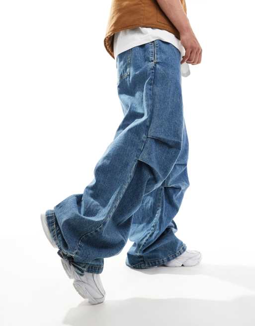 Vaqueros azul lavado ultragrandes de estilo paracaidista con detalle de pliegues de ASOS DESIGN , 4 de 5