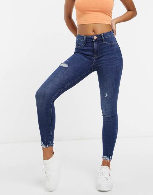 Vaqueros azul medio auténtico de corte pitillo con bajos sin rematar Molly de River Island