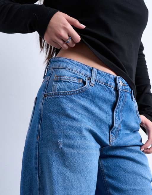 Vaqueros azul medio de corte barrel con detalle rasgado en el muslo Barrel de Topshop, 4 de 5
