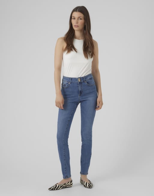 Vaqueros azul medio de corte pitillo de Vero Moda