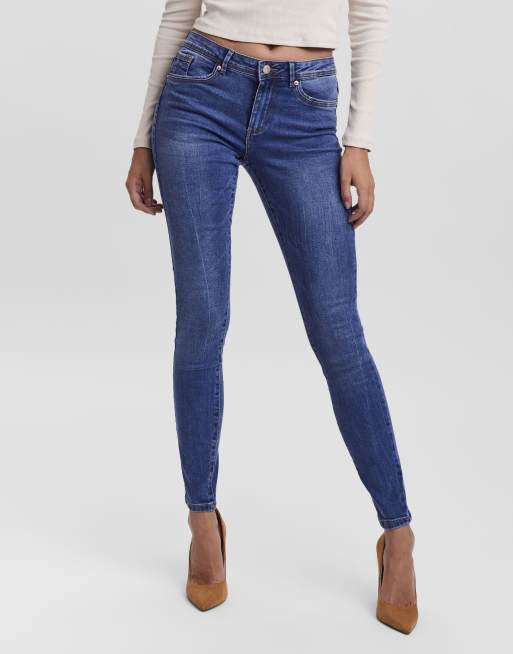Vaqueros azul medio de corte pitillo de Vero Moda